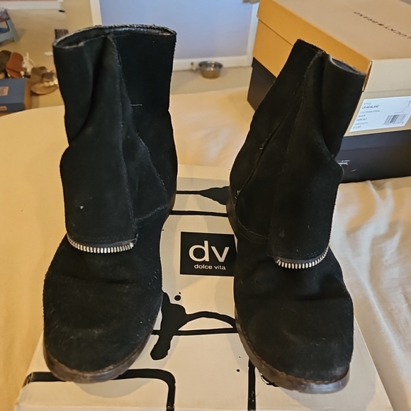 Dolce Vita 8.5 suede SALLIE booties - Picture 2 of 4